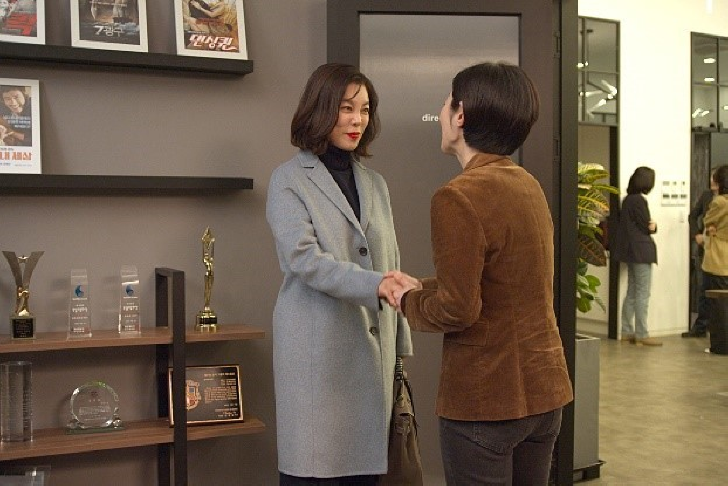 찬실이는-복도-많지-스틸컷8