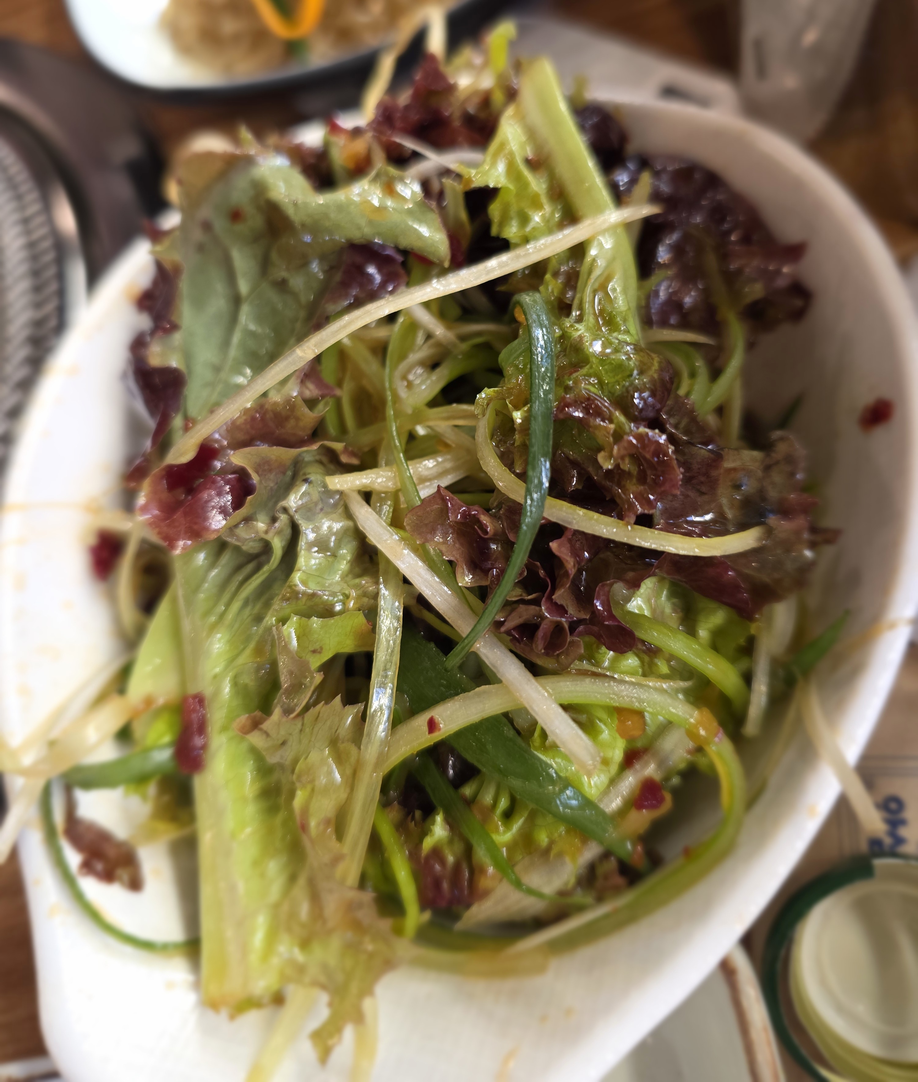 밑반찬이-다양해요.