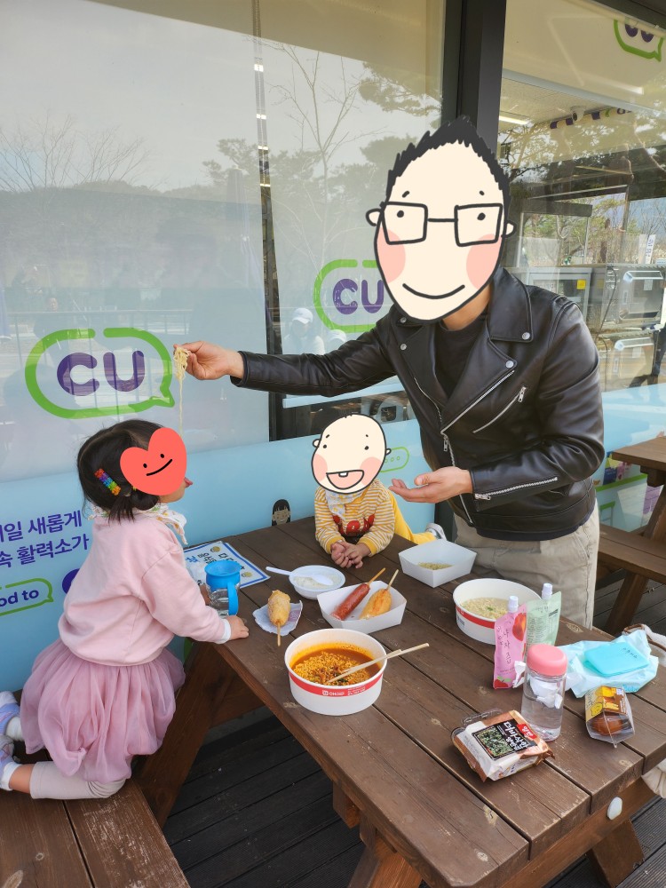 식사중인 가족