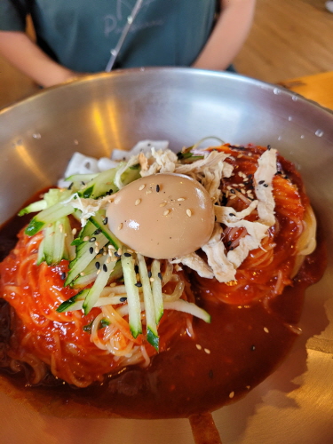 자연과사람들 밀면