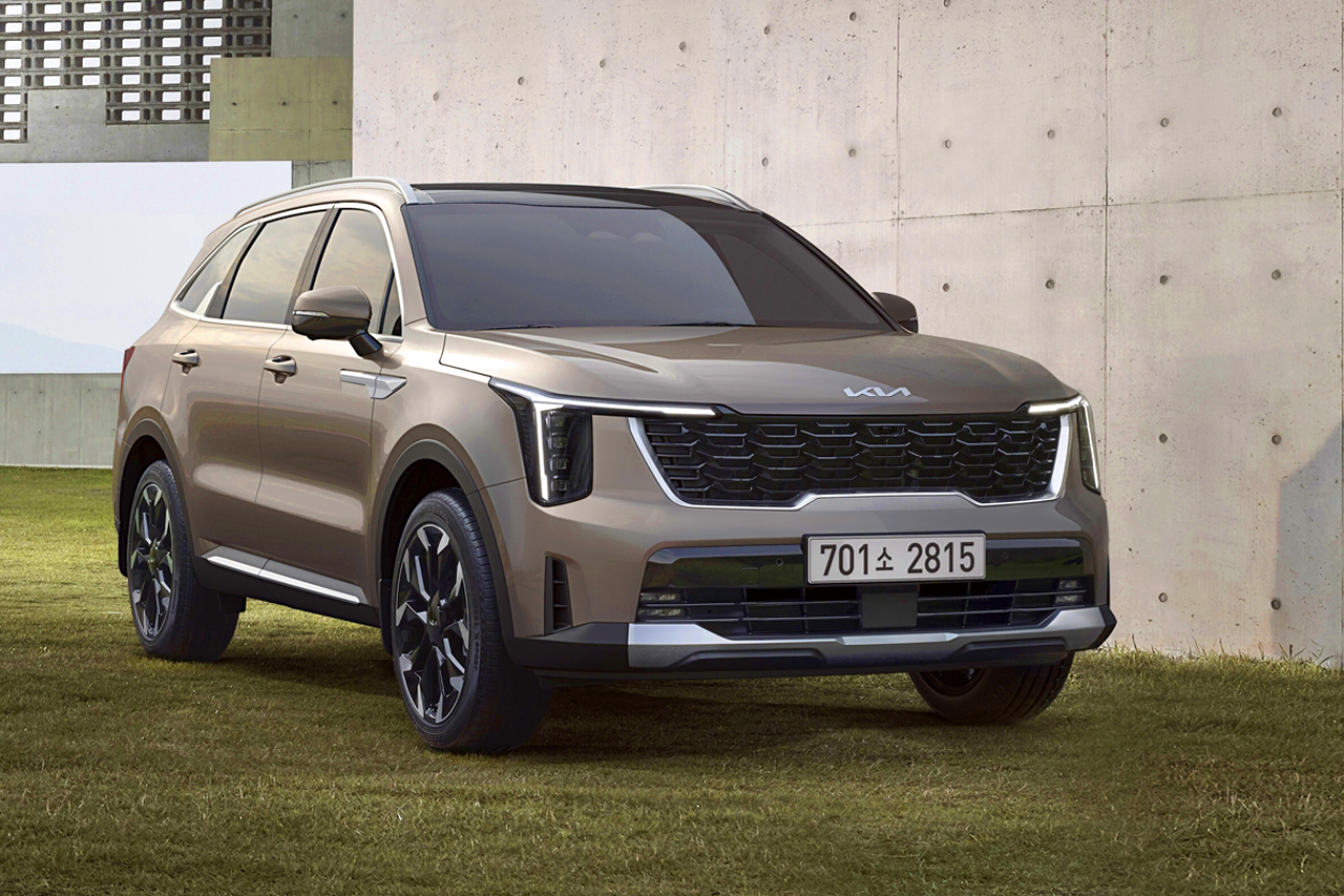 기아가 4세대 쏘렌토의 상품성 개선 모델 '더 뉴 쏘렌토'의 디자인을 공개했다.