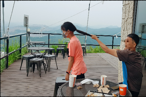 까페산-야외에서-빵과커피1