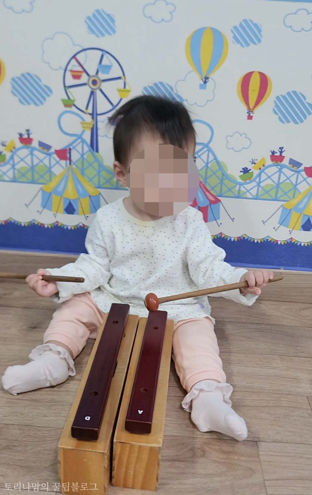 뮤직가튼-실로폰-치는-아기