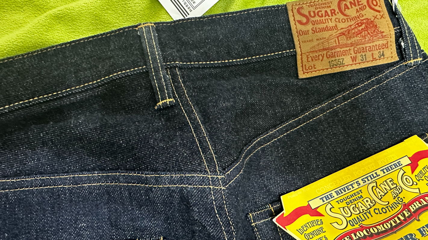 ○ 삐뚤어지게 봉제된 벨트 고리