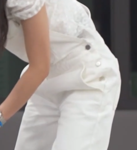 틈만나면 7회 김혜윤 옷 멜빵바지 패션 브랜드 제품 가격 정보