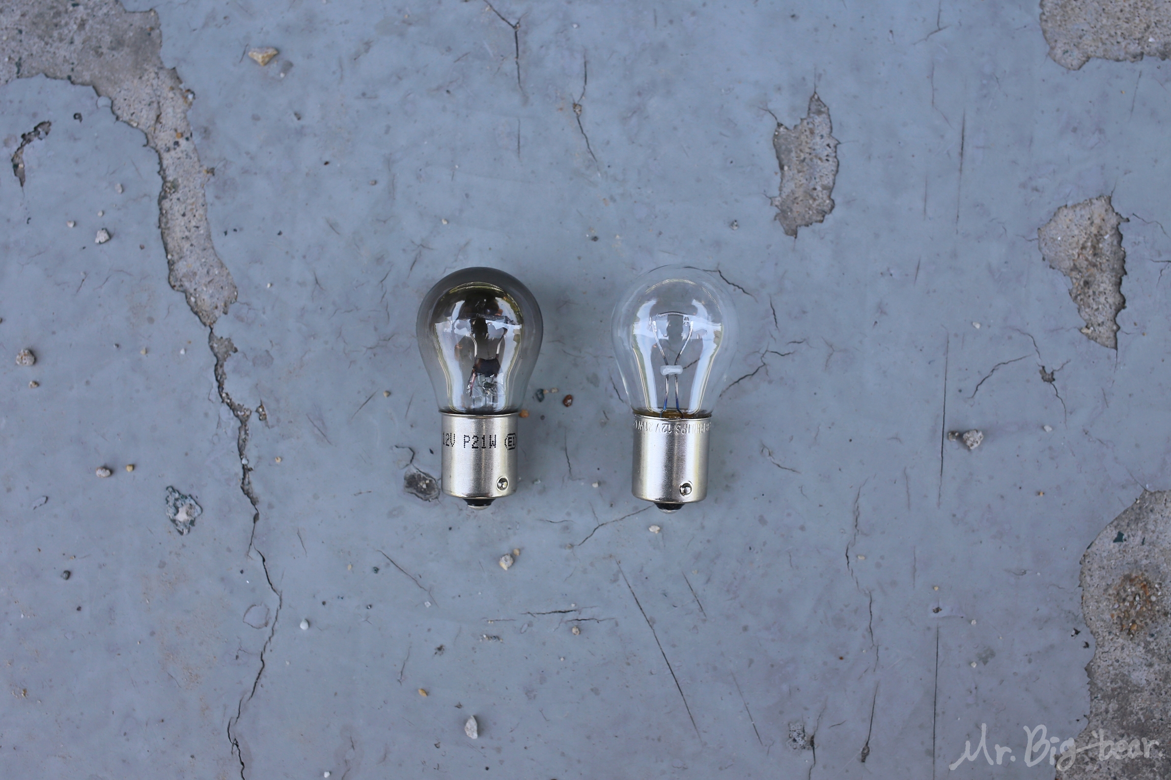 보조제동등 벌브 새 제품과 비교