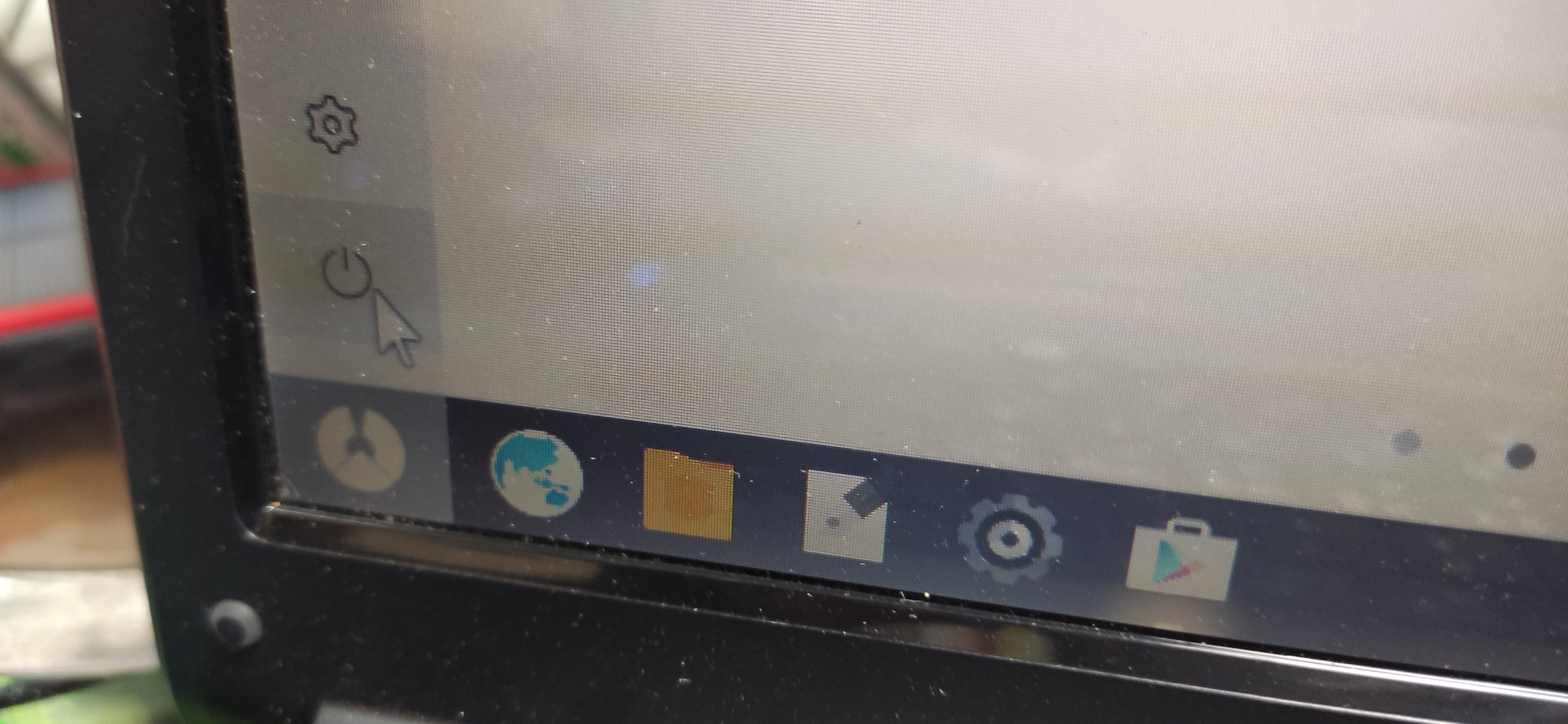 전원버튼을 누르는 화면