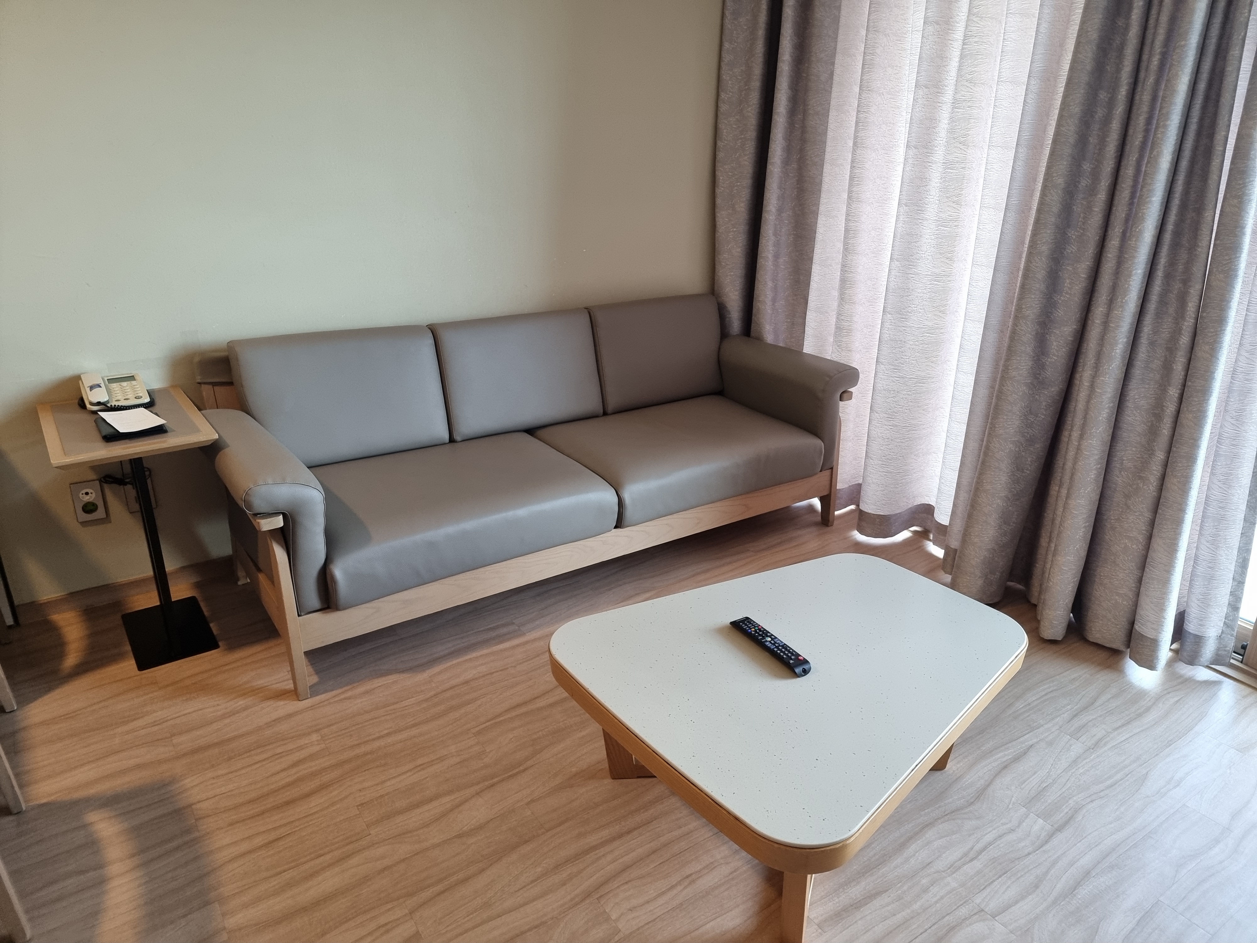 스위트 온돌 객실 거실