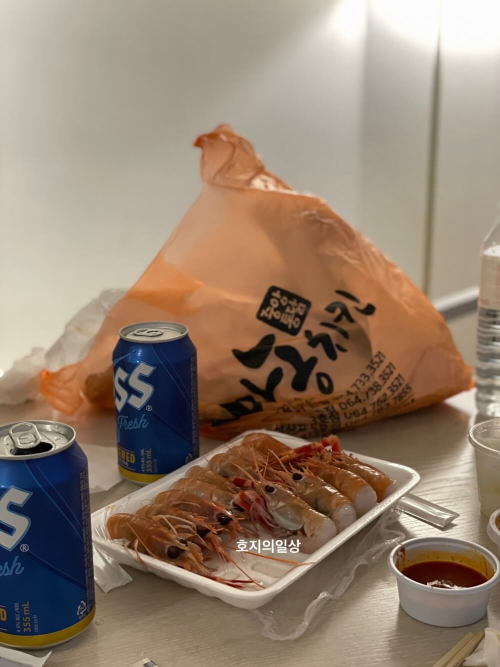맥주와 함께한 딱새우회과 마농치킨