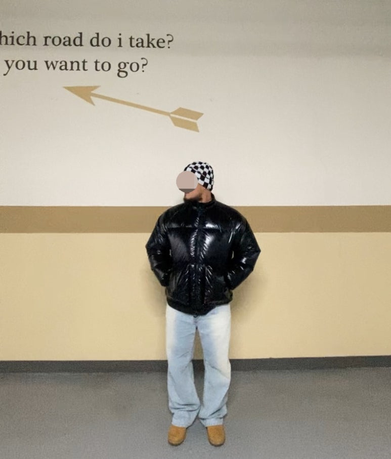 데일리룩('25. 11. 28.)마하그리드 체커보드 니트 비니, 마뗑킴 점퍼 패딩 숏패딩 유광패딩 유광점퍼 숏점퍼, 에러스익셉티드 와이드 연청 데님팬츠, 호킨스 스웨이드 첼시부츠