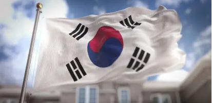 태극기가 바람에 날리는 모습 사진