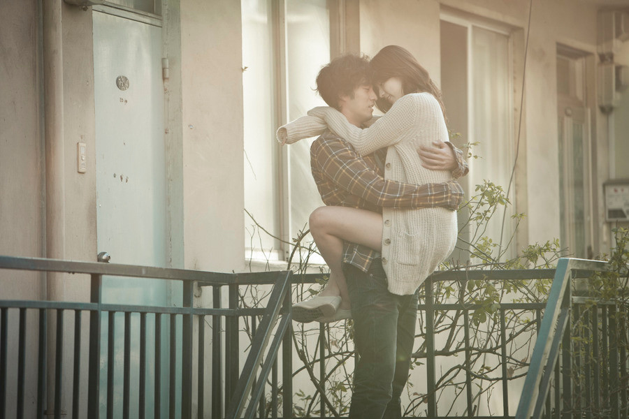 애틋한 사랑을 하는 철민과 정화