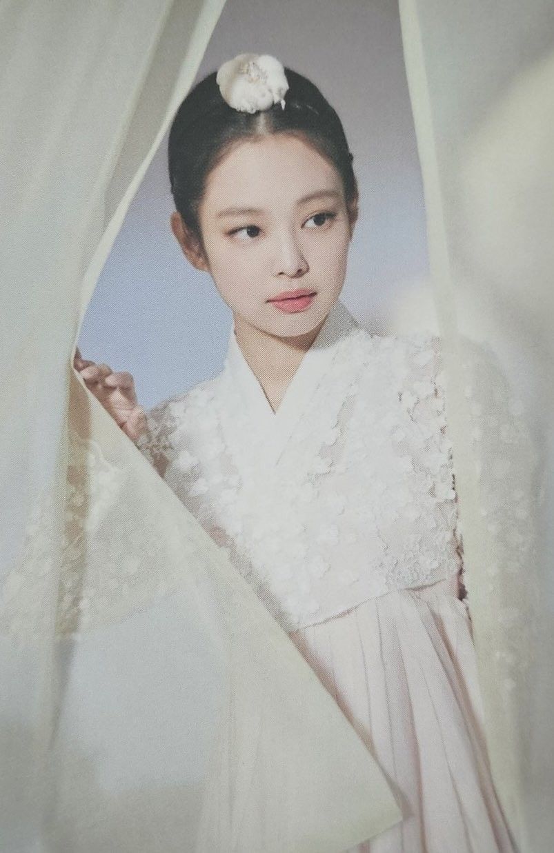 장원영 카리나 아이유 제니 여자 아이돌 한복 자태