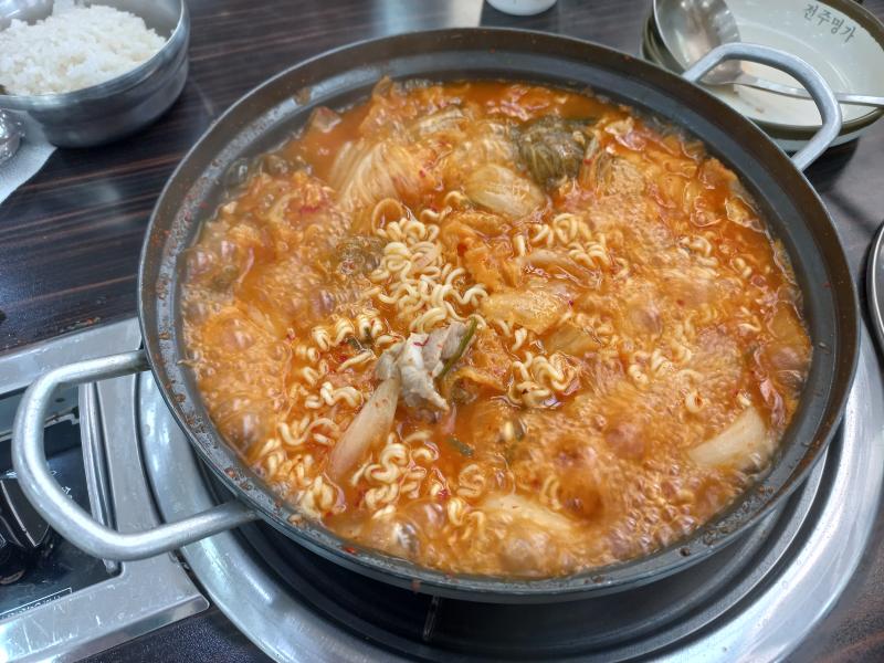 익산 24시 명가 생고기 김치찌개