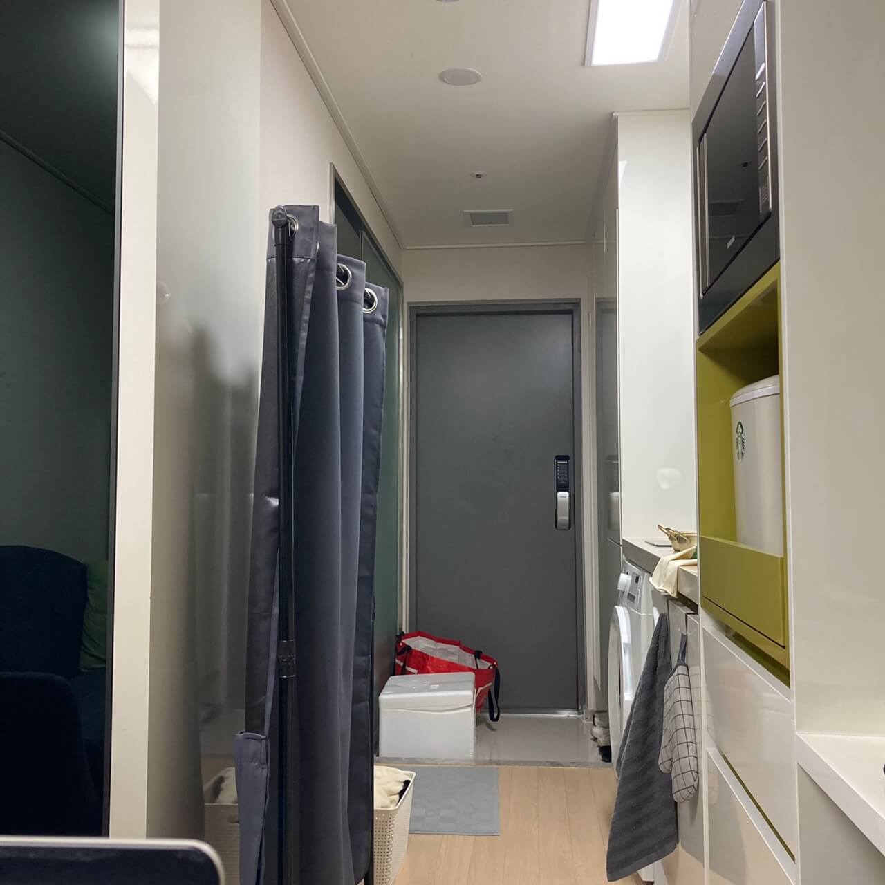 다이소-조립식-스텐딩-행거-완성-현관