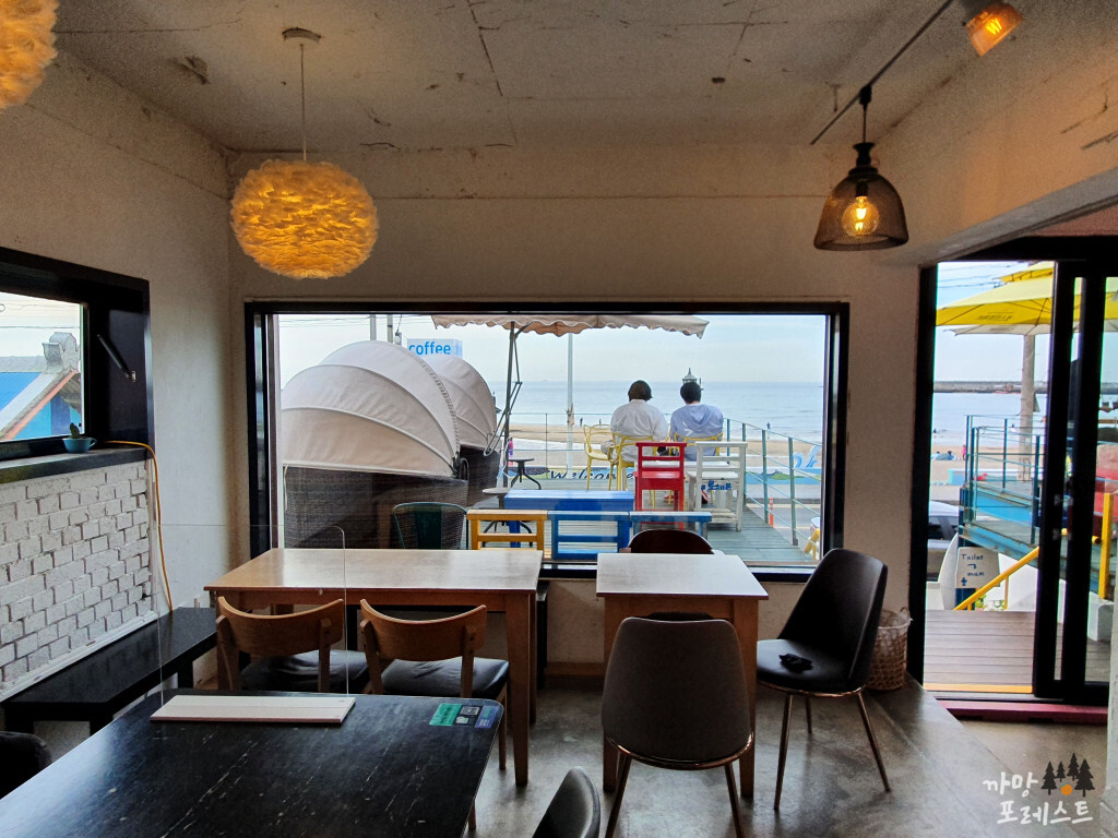 로스트&헤븐 창가자리