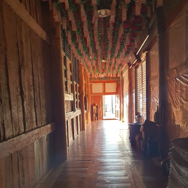 대웅전 불단뒤 복도