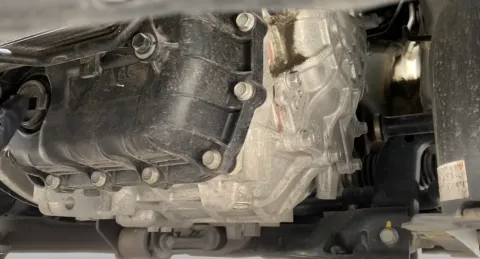 미션오일 드레인 작업하기 위해 리프트 띄운 모습