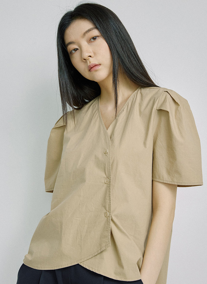 매그제이 사선 버튼 블라우스 J222ABL049