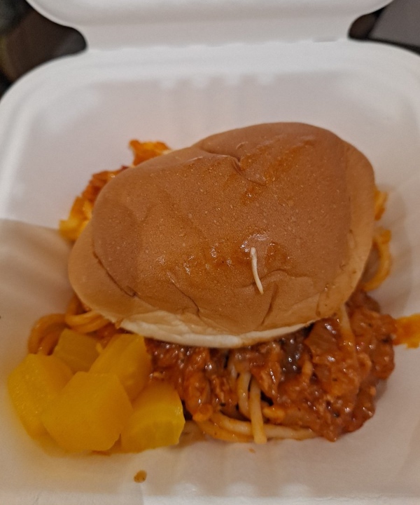 스파게티와 빵 포장하다