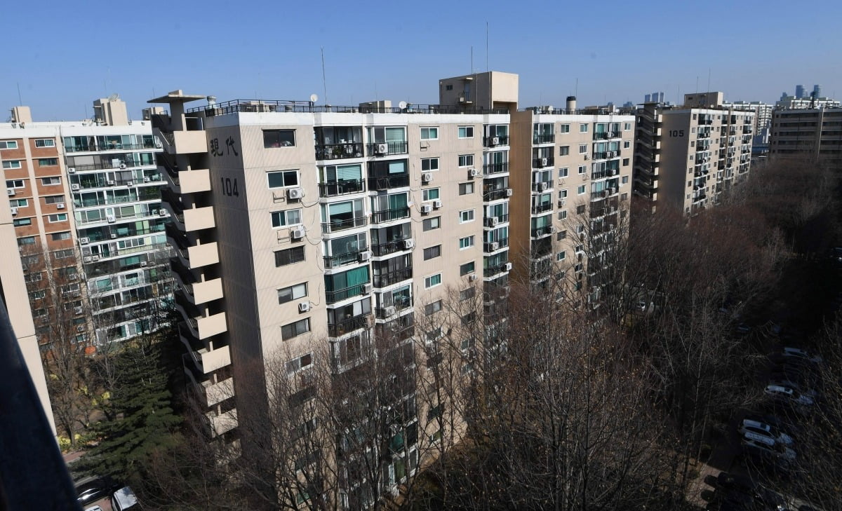 압구정2구역에는 압구정 신현대 9·11·12차 단지가 포함된다. 사진은 압구정 신현대 모습.