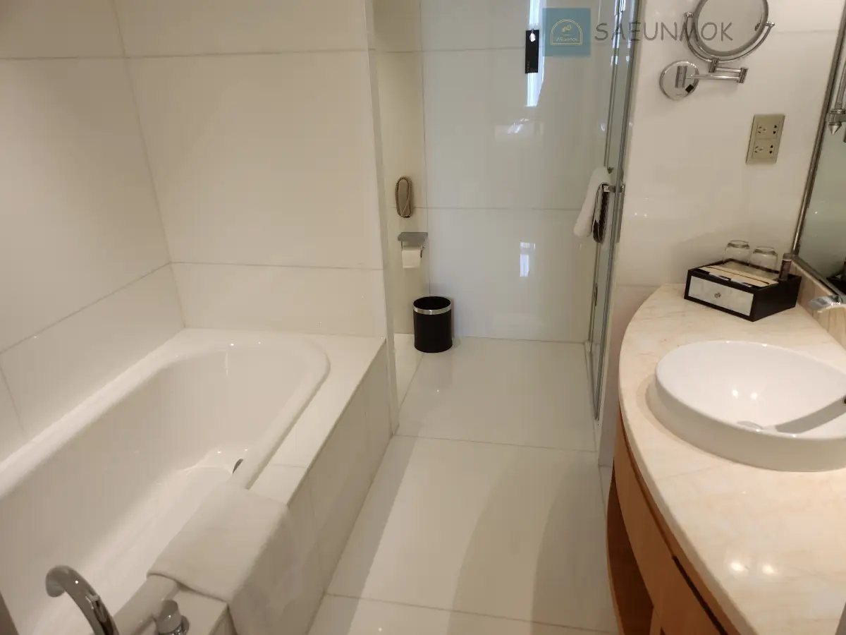 상해-르네상스-푸투오-호텔-화장실