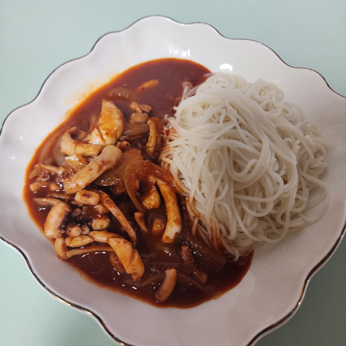 오징어-볶음-비빔국수