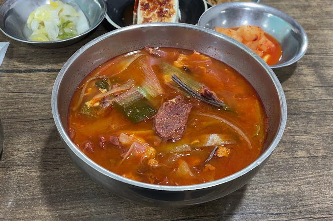 수유동 계곡 육개장 '샘터마루'