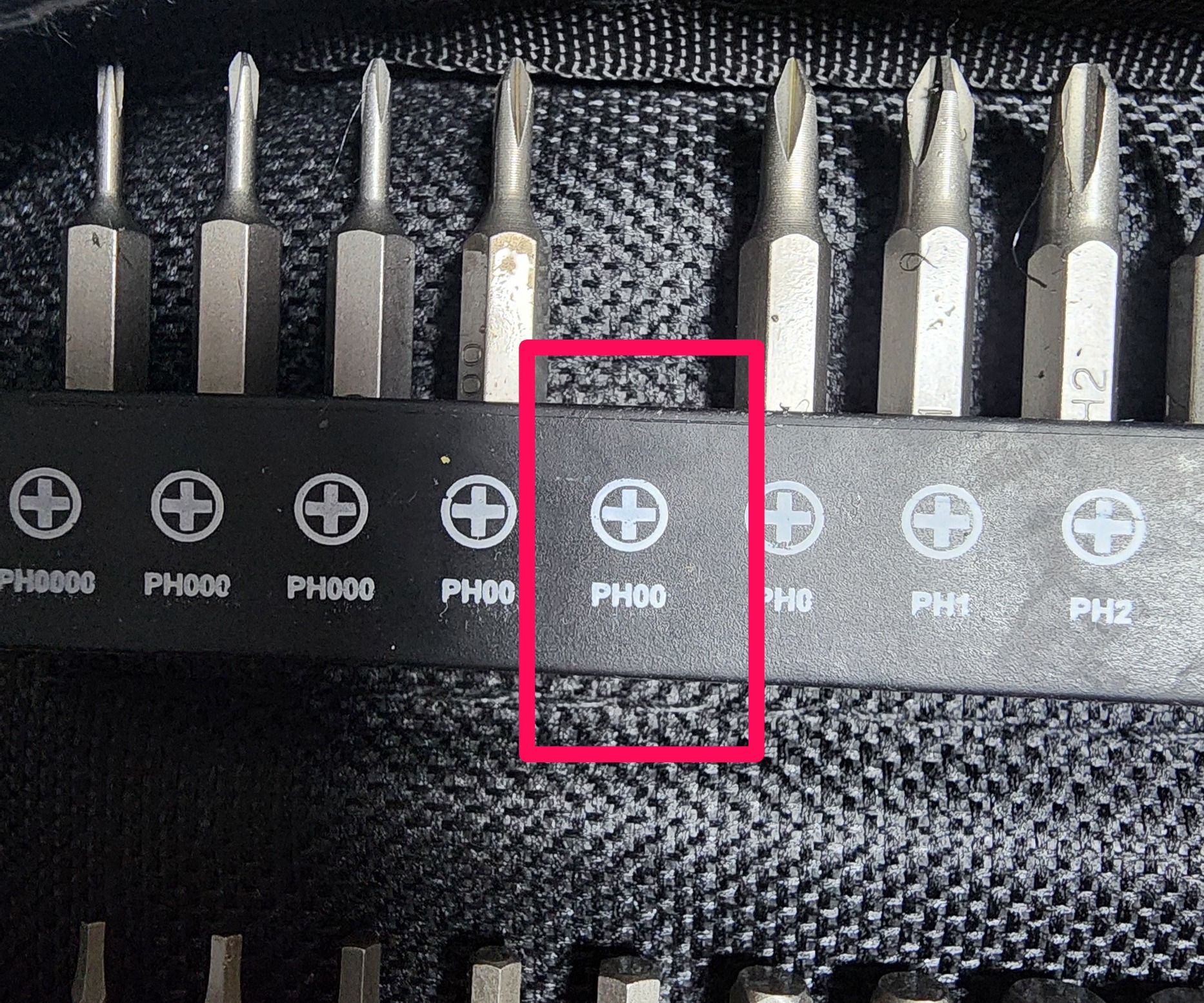 공구 비트 내에서 PH00 비트 위치