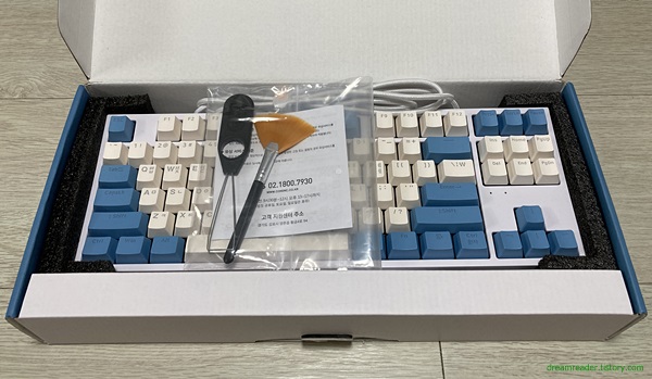 콕스(Cox) CK87 게이트론 LED 기계식 키보드(청축 텐키리스 크림블루) 박스 개봉