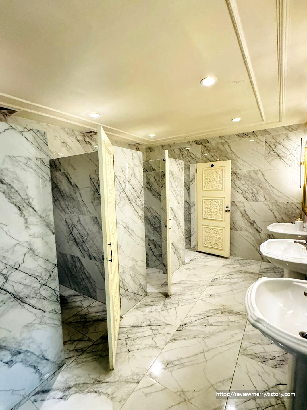 신전 공용화장실