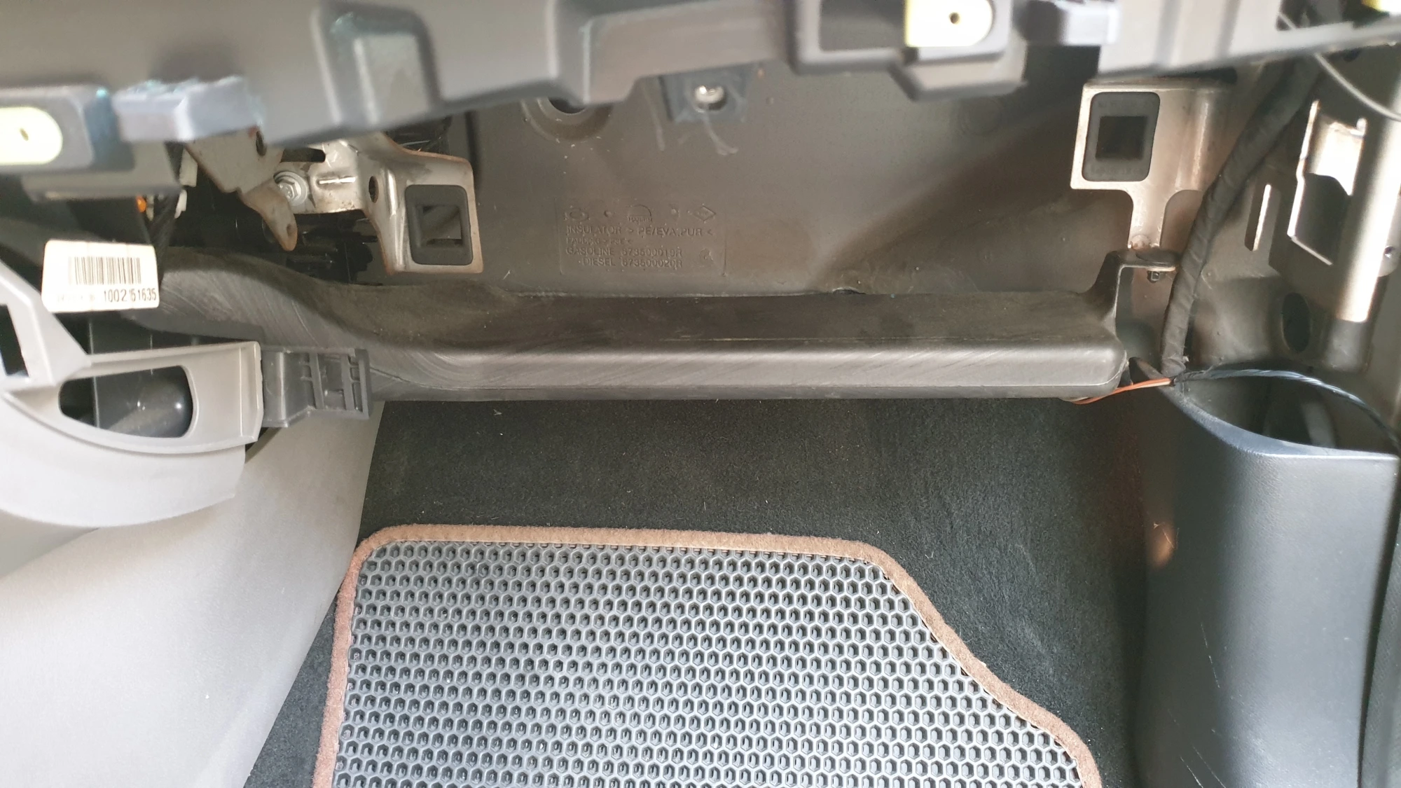 글로브박스 받침 끼운 모습