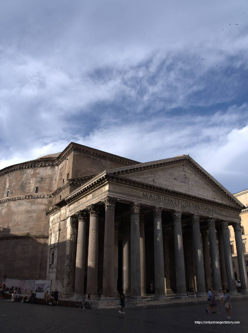판테온 외부 사진