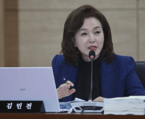 백골단, 강경대 열사, 김정현, 윤석열 대통령, 체포영장, 반공청년단, 민주화 운동, 시위 진압, 국민의힘, 정치 논란, 역사적 상처