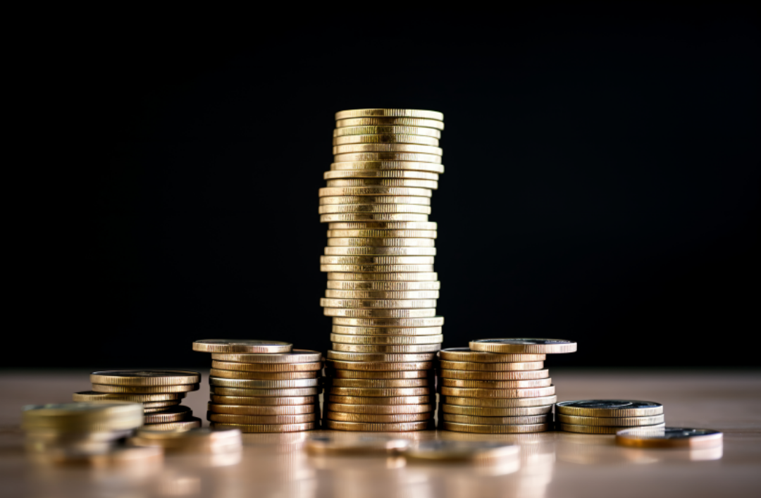 동전이 잔뜩 쌓여있다.