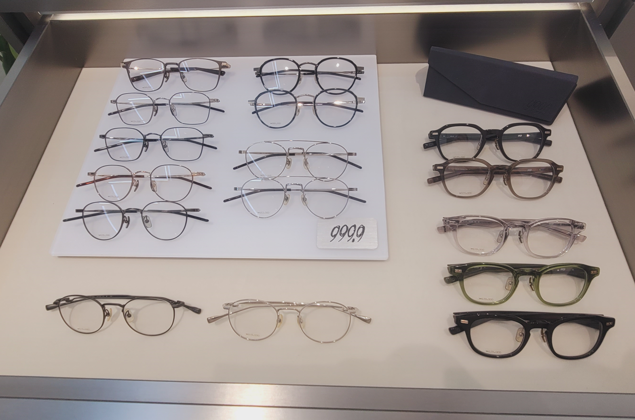 999.9 안경 브랜드 직접 찍은 사진