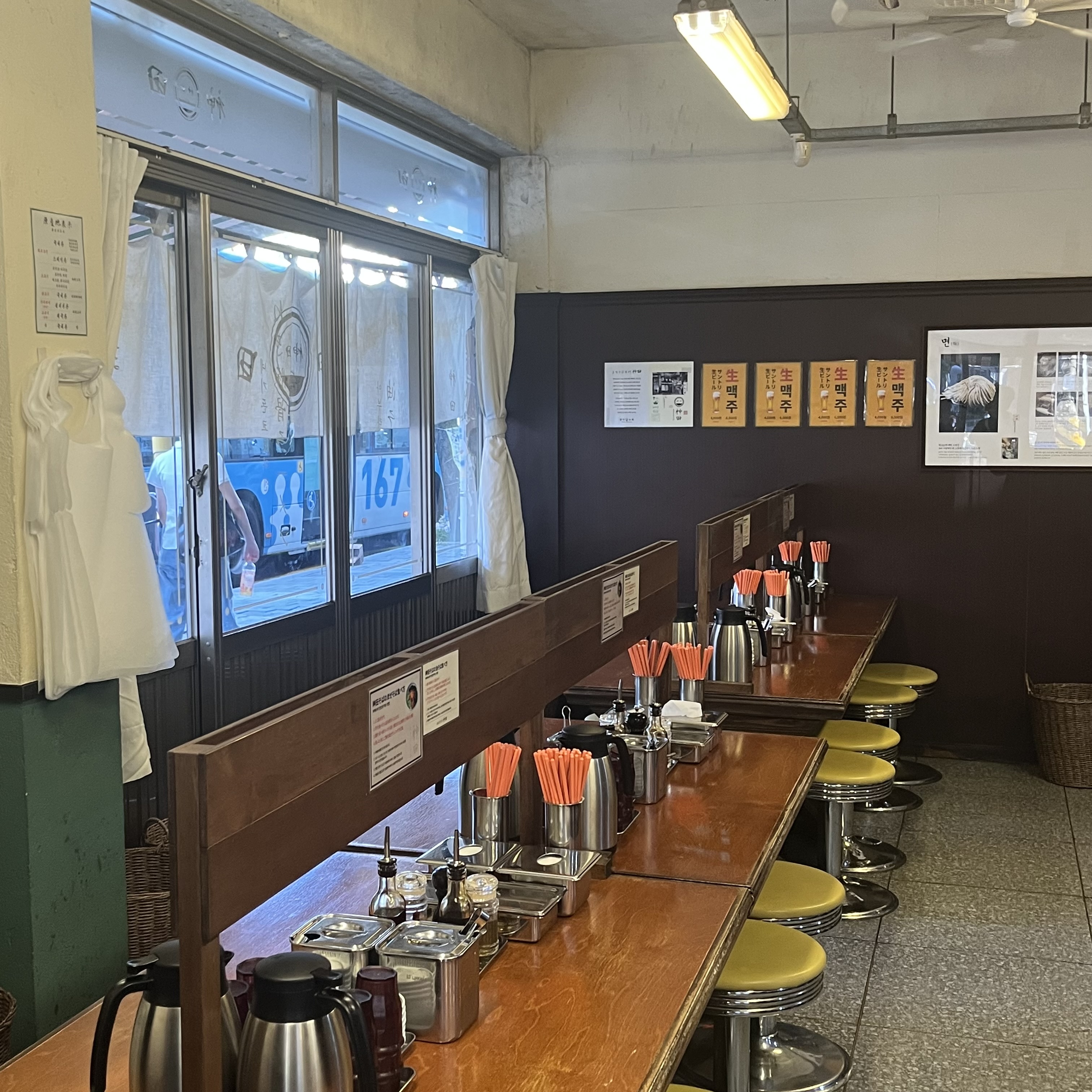 칸다소바 내부 좌석