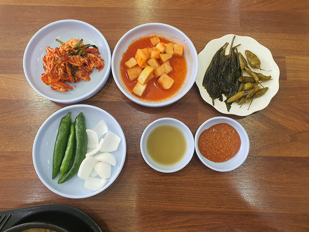 뜨끈이해장국 반찬3