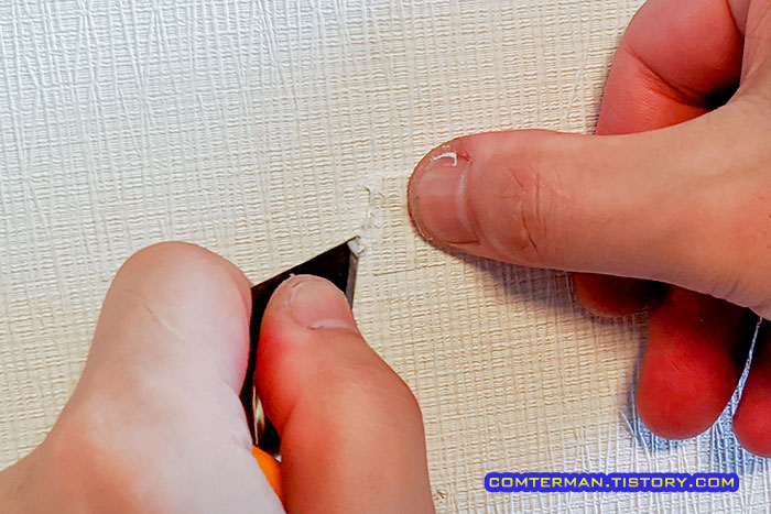 실크벽지 못구멍 땜질