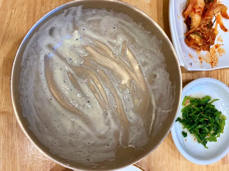 식객 허영만 백반기행 157회 이유리 정상훈 편 한우 육수에 우리밀 자가제면으로 만든 안동 국시, 진하게 갈아낸 서리태 콩국수 마포구 공덕동 애오개역 맛집 소개