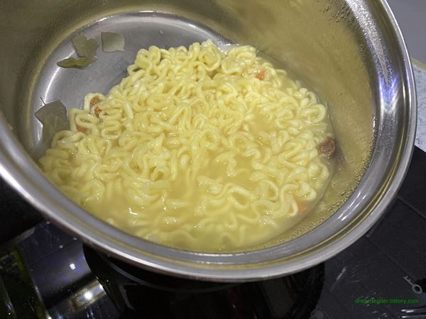 2022년 5월 팔도 일품 삼선짜장 라면