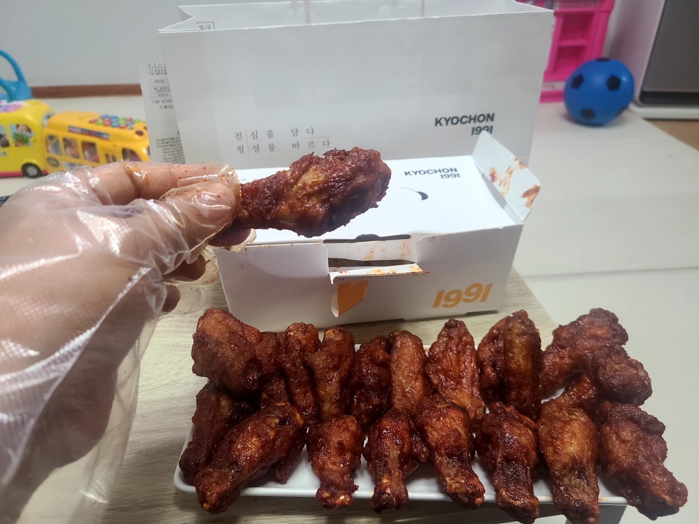 교촌치킨 레드 콤보 갯수 닭날개 10개&#44; 닭봉 10개 닭다리 5개