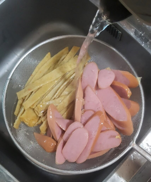어묵과 소세지 기름기 제거