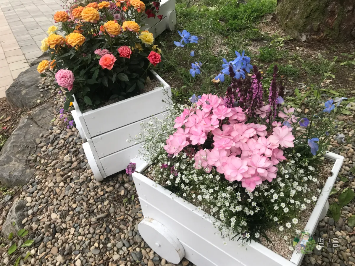 세미원-입구-꽃-조형물