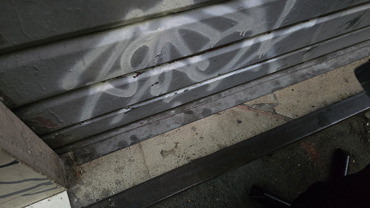 쉐즈 야신 테이블 바닥