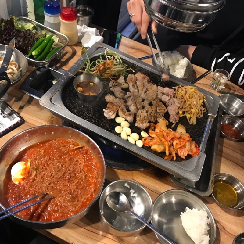 강남 서초동 삼겹살 '칼맞은 삼겹살'