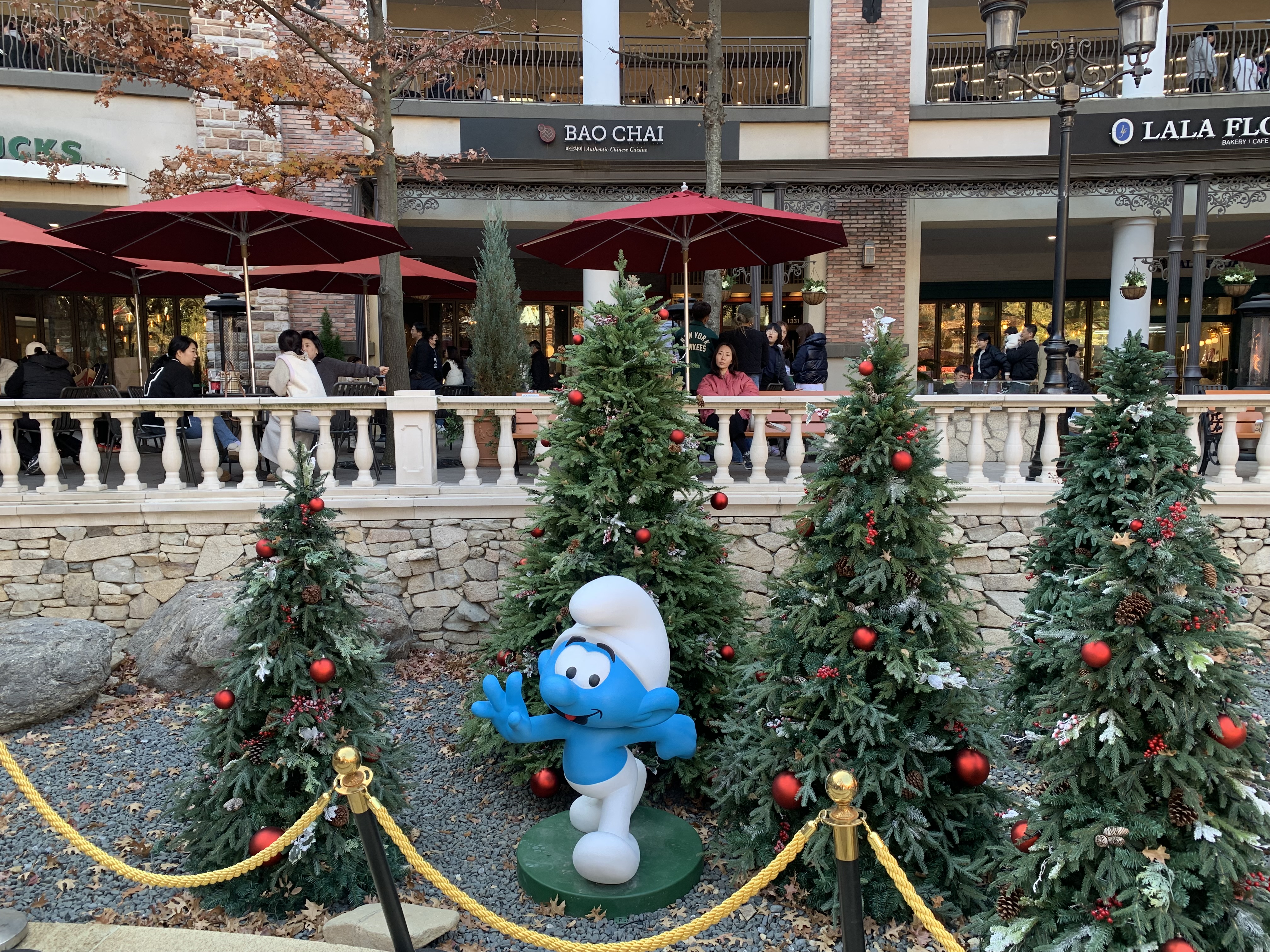 시흥 프리미엄 아울렛 크리스마스 스머프 주말 주차 주말