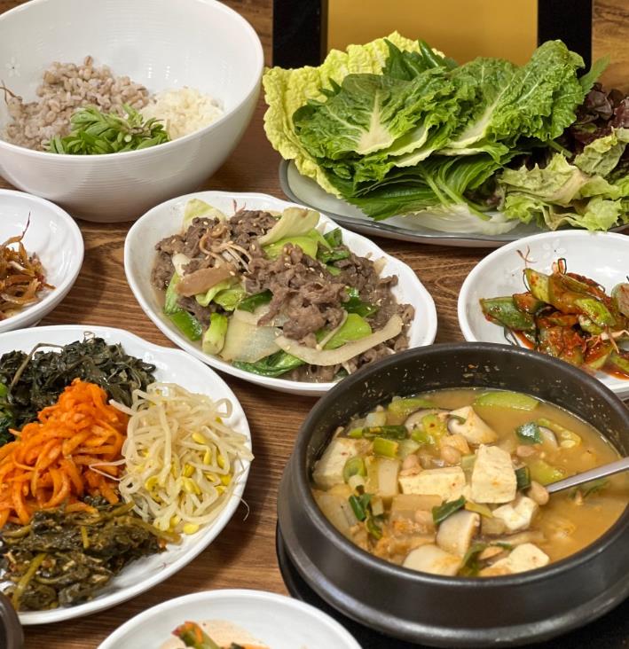 한상 가득 차려나온 오늘N 시골쌈밥정식