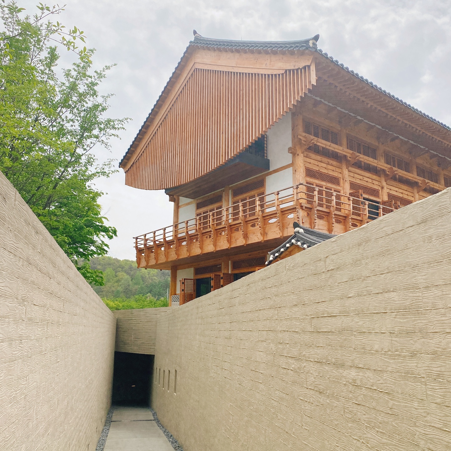 충북 청주 부모산 주봉마을 주봉저수지 한옥 북카페 인문아카이브양림 후마니타스