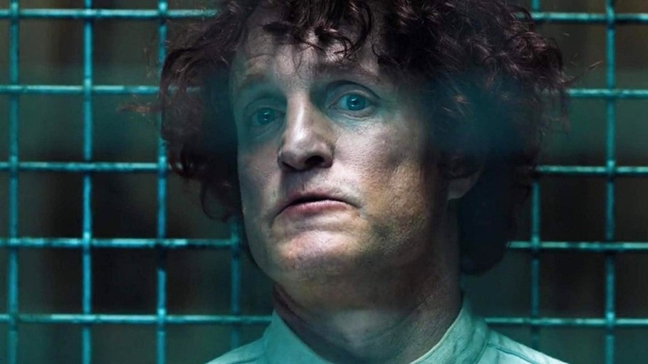 붉은 머리를 한 우디 해럴슨의 모습